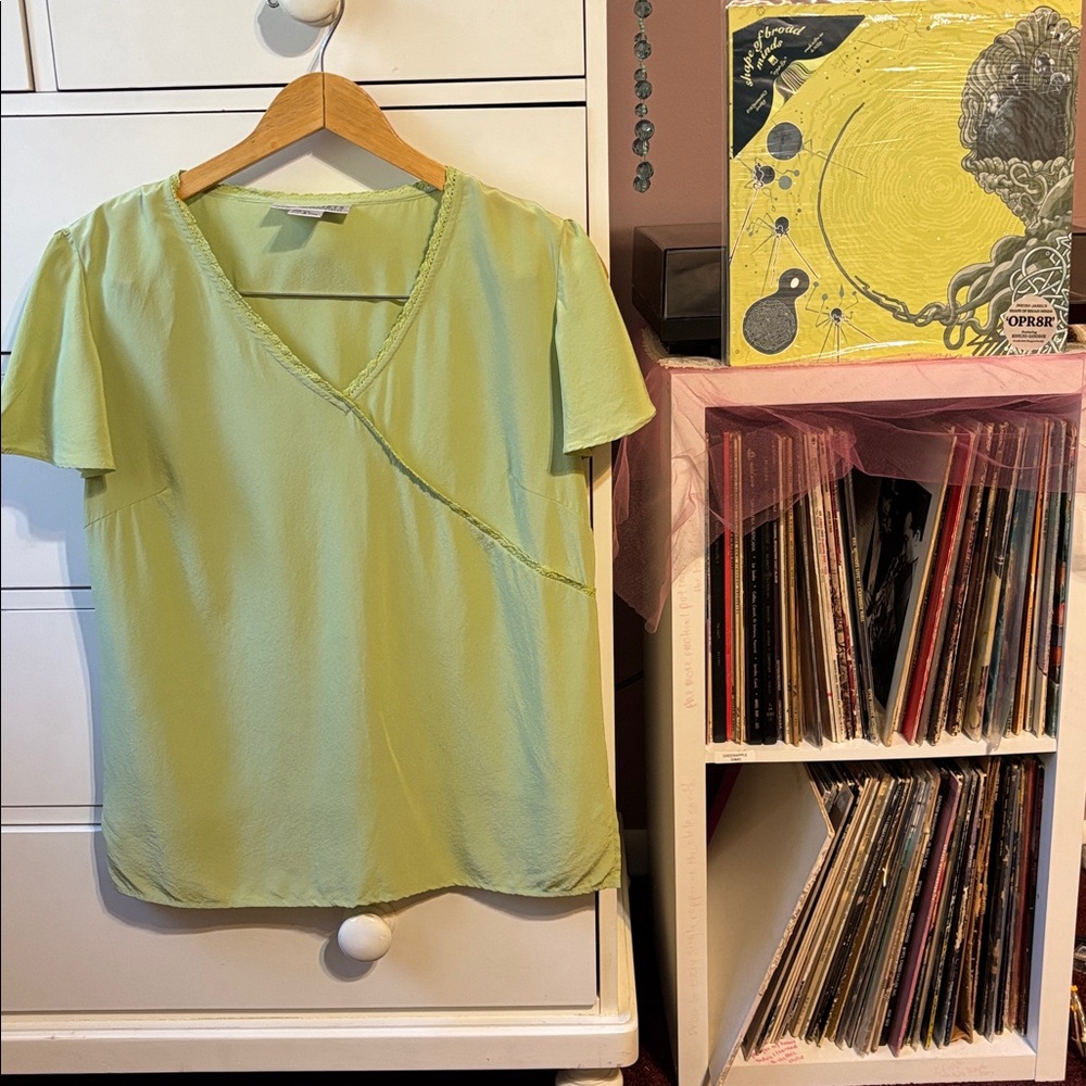 Vintage 90’s DVF Silk Short Sleeve Pastel Green Fluter y2k Lace Trim Coquette 6